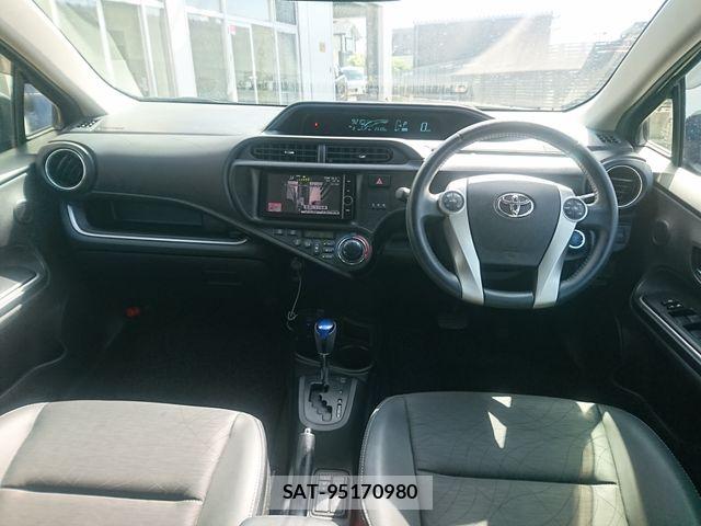 Toyota AQUA 2014-02 8353920-17