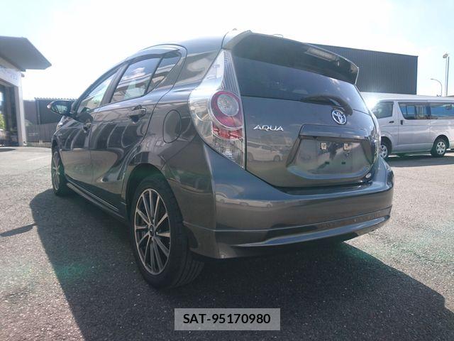Toyota AQUA 2014-02 8353920-2