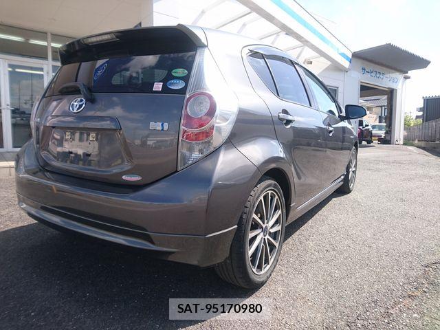 Toyota AQUA 2014-02 8353920-3