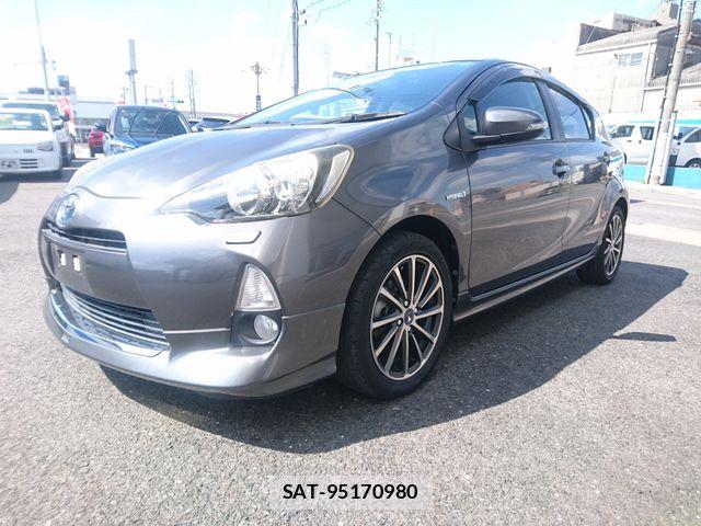Toyota AQUA 2014-02 8353920-4