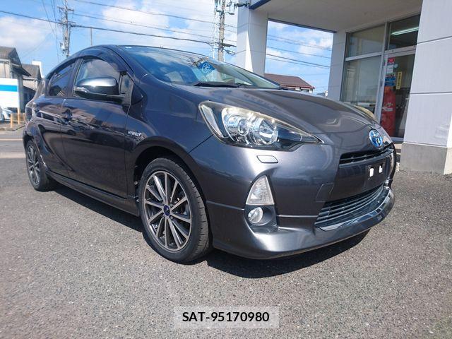Toyota AQUA 2014-02 8353920-5