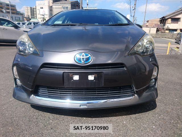 Toyota AQUA 2014-02 8353920-6