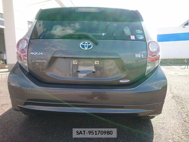 Toyota AQUA 2014-02 8353920-7
