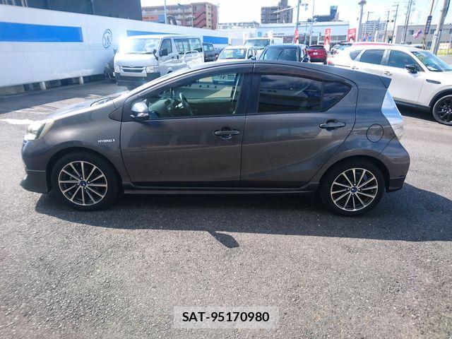 Toyota AQUA 2014-02 8353920-8