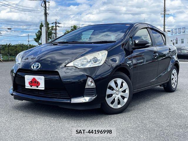 Toyota AQUA 2014-04 8353918-0