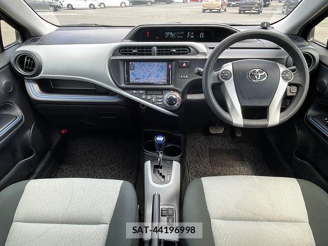 Toyota AQUA 2014-04 8353918-1
