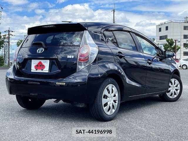 Toyota AQUA 2014-04 8353918-2