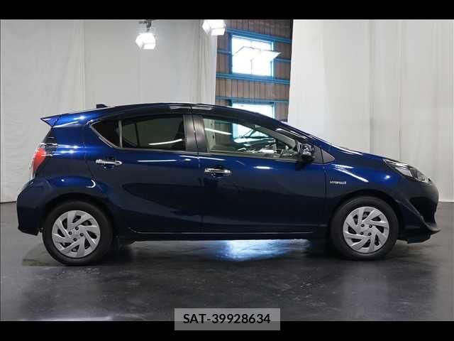 Toyota AQUA 2019-04 8353897-15