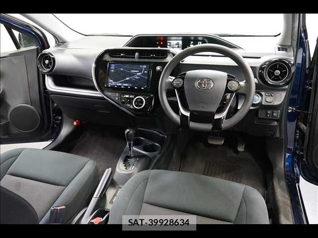 Toyota AQUA 2019-04 8353897-1