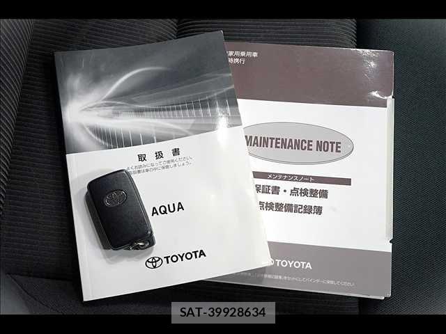 Toyota AQUA 2019-04 8353897-7