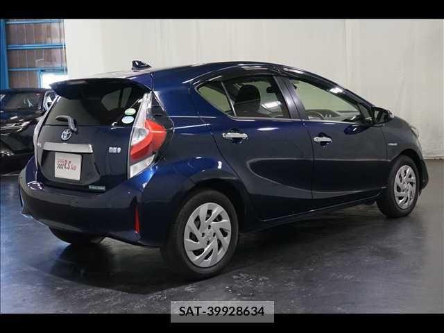 Toyota AQUA 2019-04 8353897-8