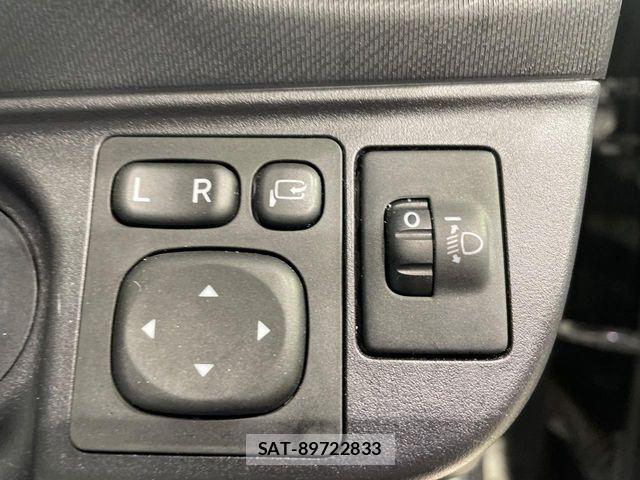 Toyota AQUA 2019-09 8353908-6