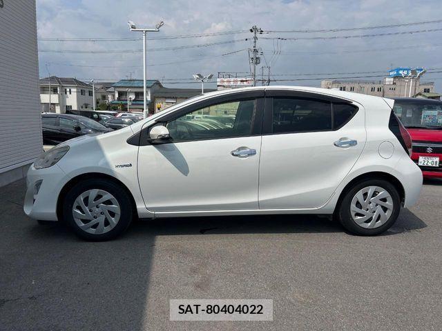 Toyota AQUA 2017-03 8353913-15