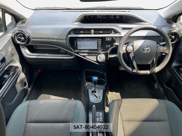 Toyota AQUA 2017-03 8353913-1