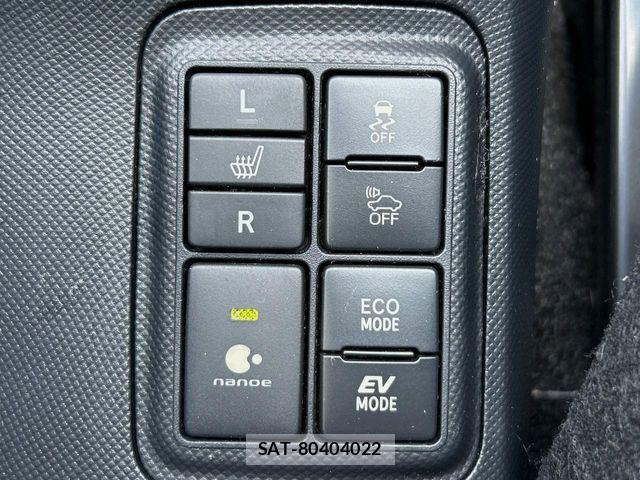 Toyota AQUA 2017-03 8353913-6