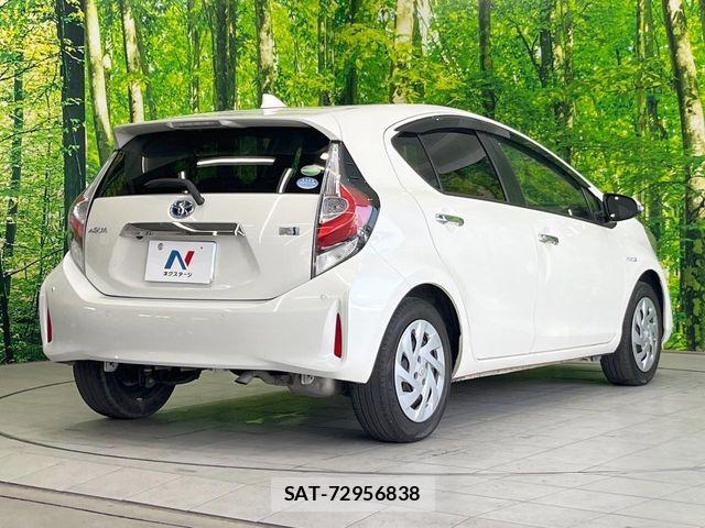 Toyota AQUA 2019-01 8353894-16