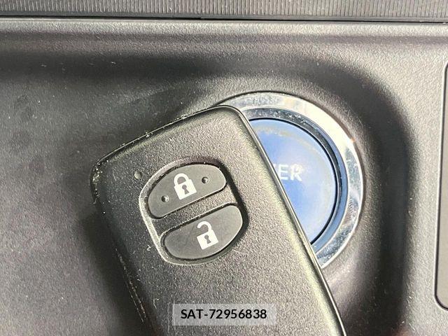 Toyota AQUA 2019-01 8353894-5