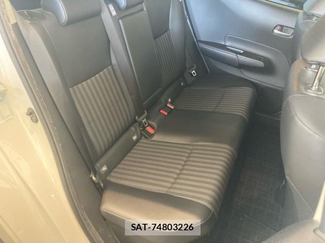 Toyota AQUA 2022-01 8353895-10