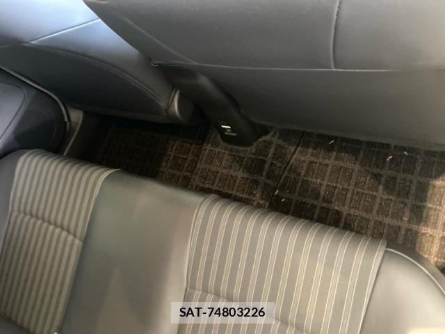 Toyota AQUA 2022-01 8353895-11