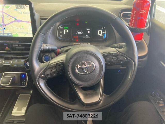 Toyota AQUA 2022-01 8353895-13