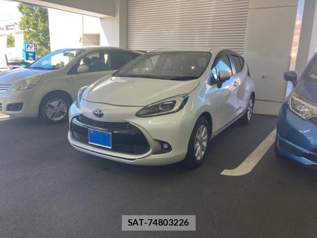 Toyota AQUA 2022-01 8353895-1