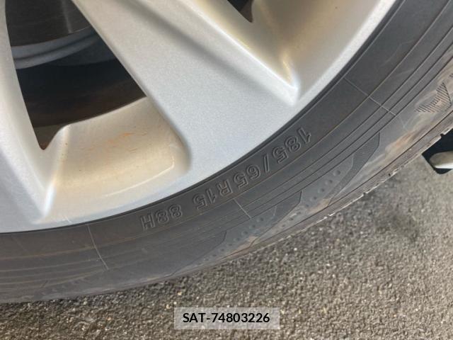 Toyota AQUA 2022-01 8353895-3