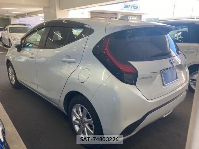 Toyota AQUA 2022-01 8353895-6