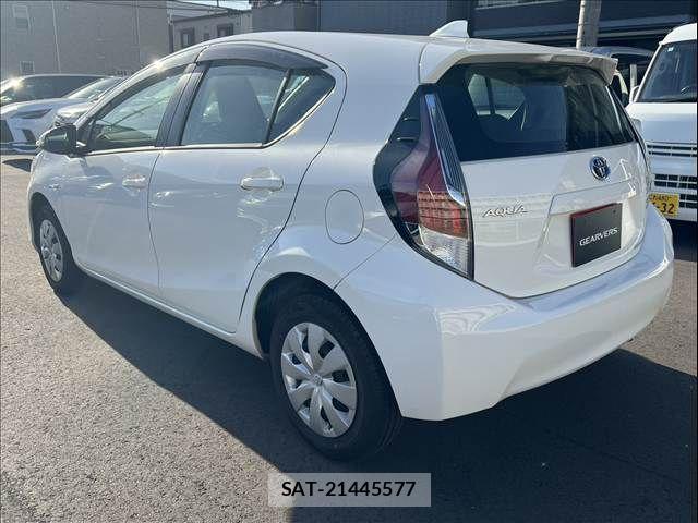 Toyota AQUA 2015-05 8364747-9