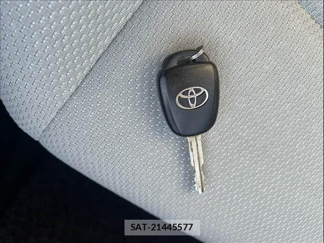 Toyota AQUA 2015-05 8364747-25