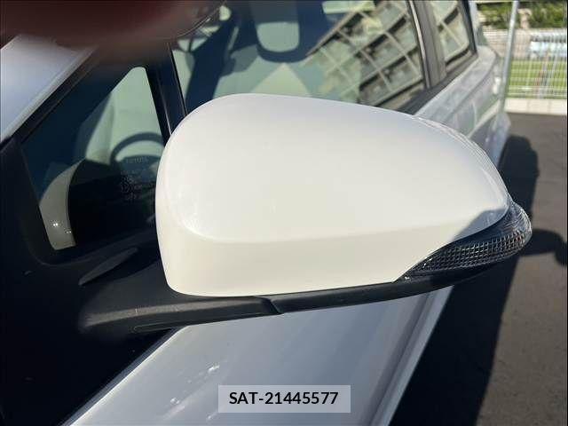 Toyota AQUA 2015-05 8364747-29