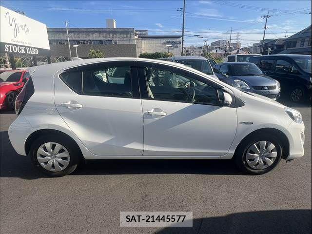 Toyota AQUA 2015-05 8364747-6