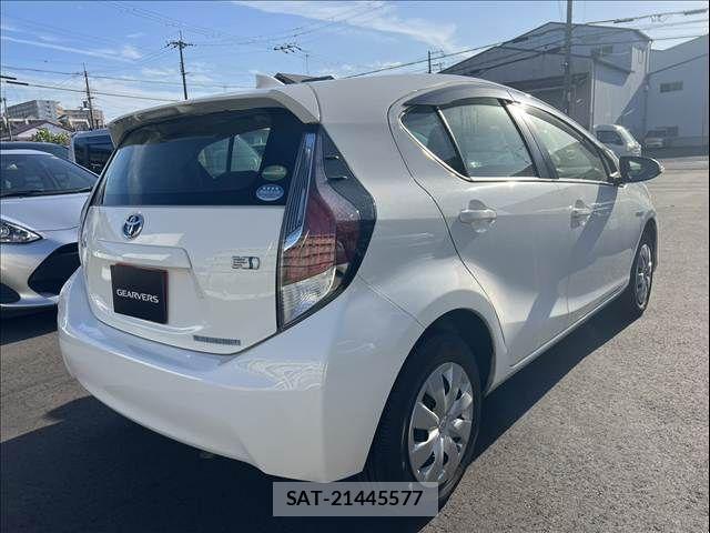 Toyota AQUA 2015-05 8364747-7