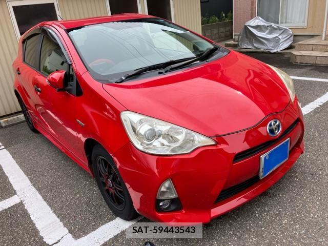Toyota AQUA 2013-03 8364760-1