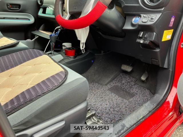 Toyota AQUA 2013-03 8364760-19
