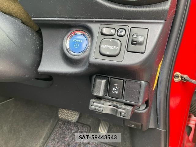 Toyota AQUA 2013-03 8364760-20