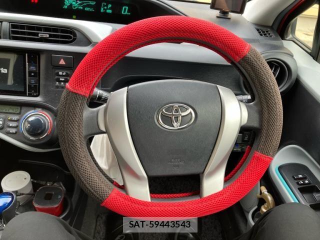 Toyota AQUA 2013-03 8364760-21