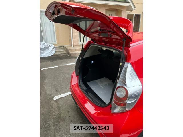 Toyota AQUA 2013-03 8364760-7