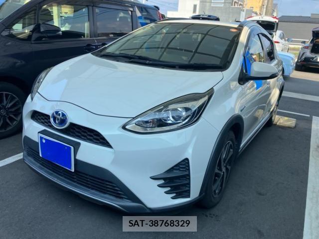 Toyota AQUA 2017-09 8364738-0