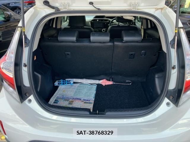 Toyota AQUA 2017-09 8364738-9
