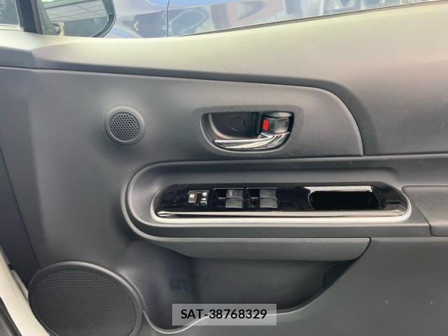 Toyota AQUA 2017-09 8364738-12