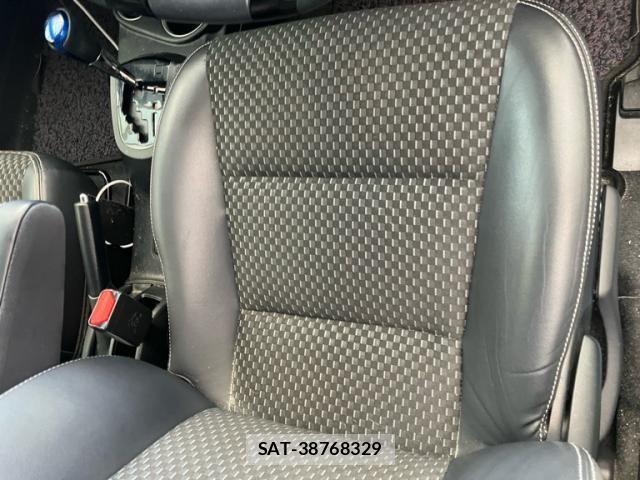 Toyota AQUA 2017-09 8364738-13