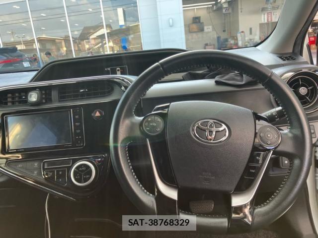 Toyota AQUA 2017-09 8364738-15