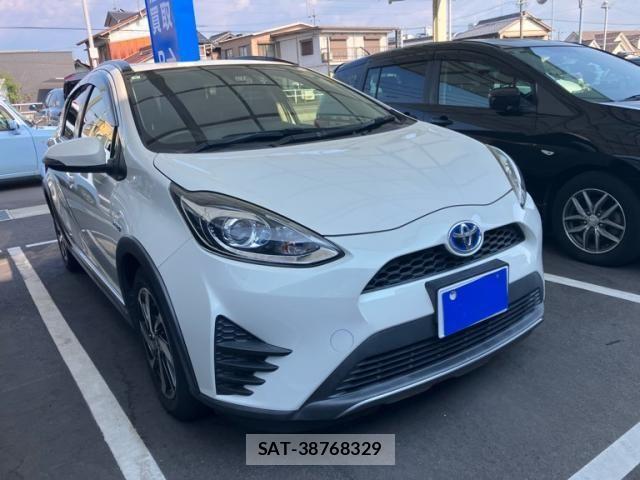 Toyota AQUA 2017-09 8364738-1