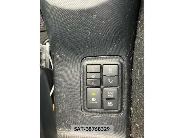 Toyota AQUA 2017-09 8364738-21