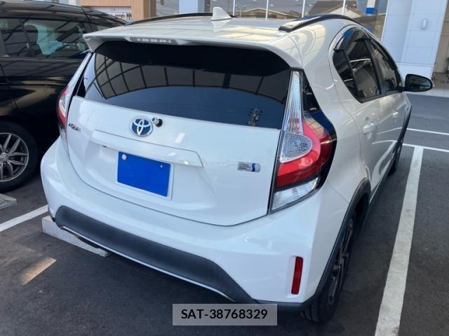 Toyota AQUA 2017-09 8364738-2