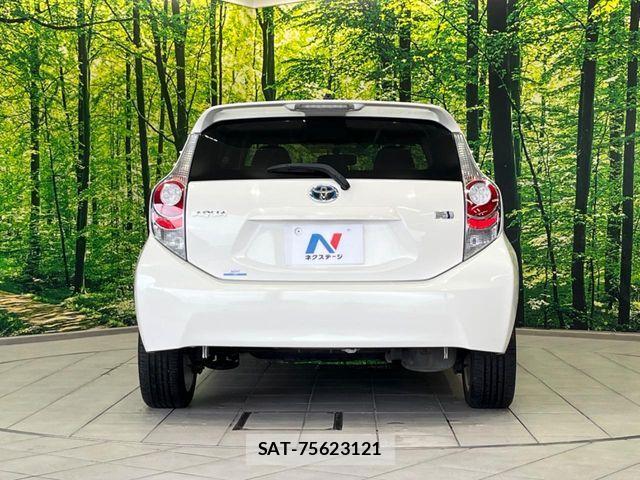 Toyota AQUA 2012-06 8364732-14