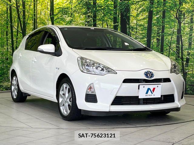 Toyota AQUA 2012-06 8364732-15