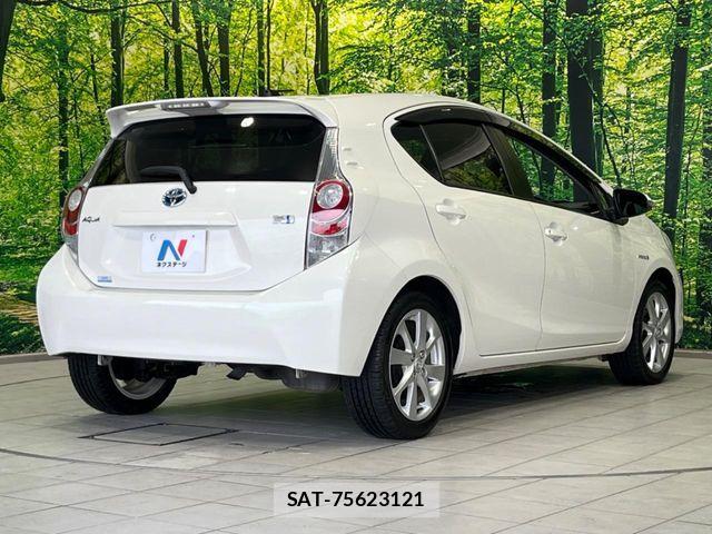 Toyota AQUA 2012-06 8364732-16