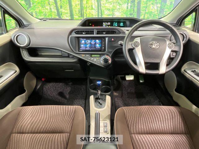 Toyota AQUA 2012-06 8364732-1