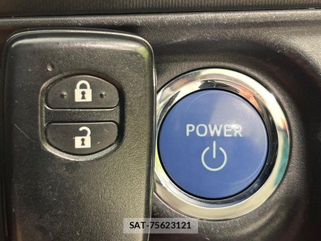 Toyota AQUA 2012-06 8364732-3